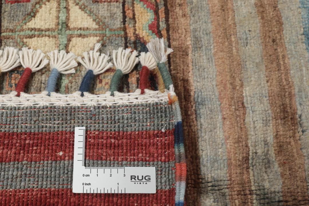 Håndknyttet afghansk tæppe med røde og blå geometriske mønstre