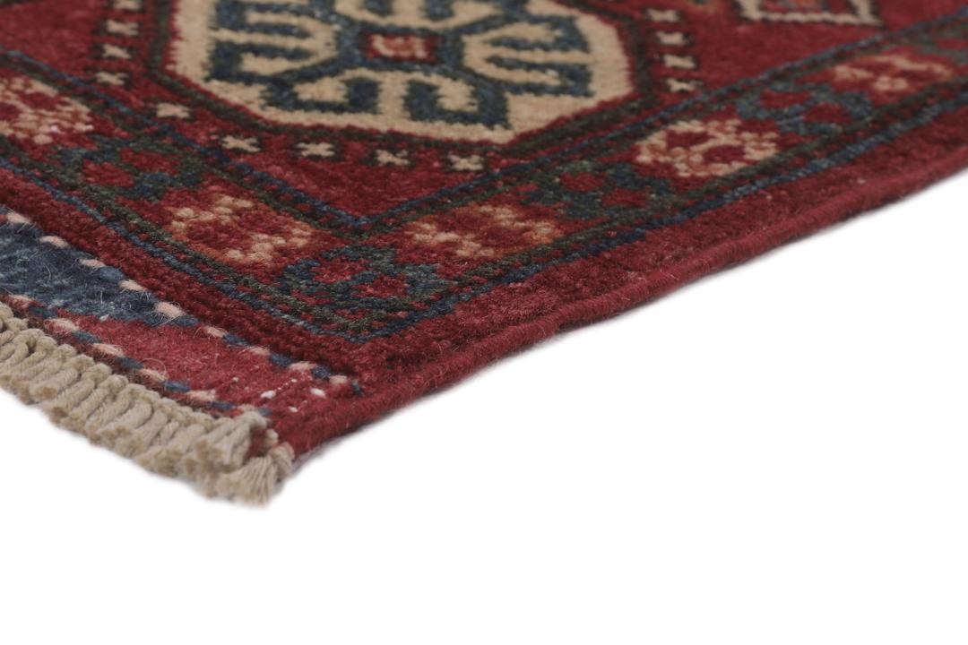 Handgeknoopt Kazak-tapijt uit Afghanistan in donkerrood met geometrische medaillonpatronen