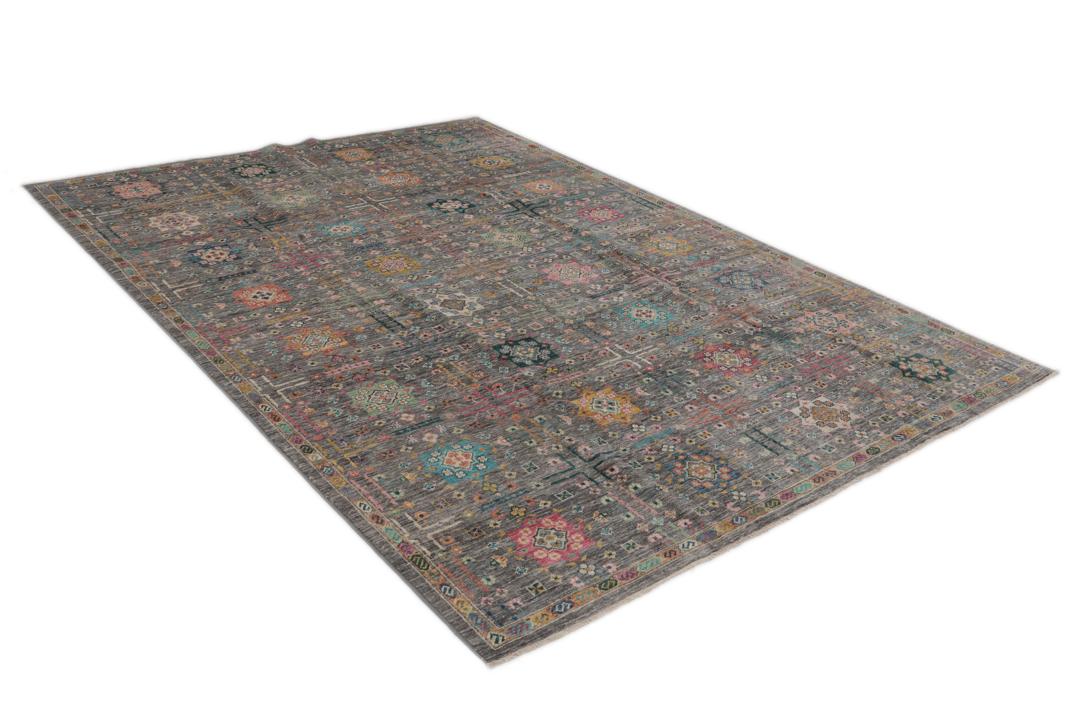 Alfombra de lana afgana anudada a mano en gris con vibrantes patrones geométricos