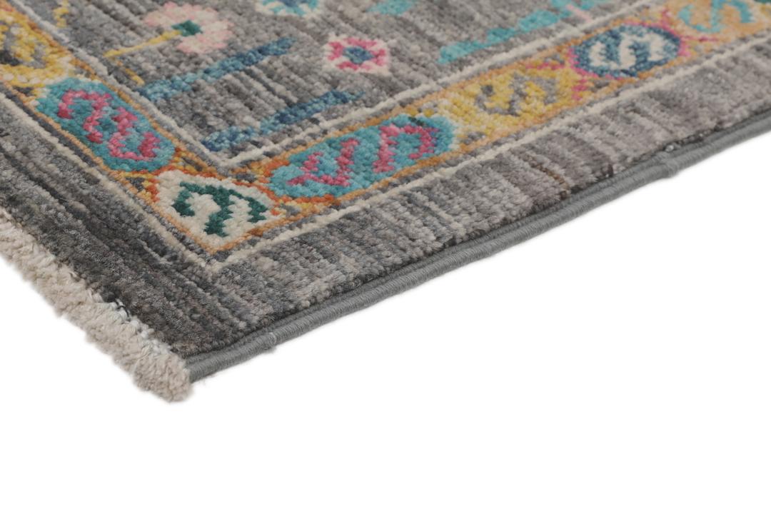 Alfombra de lana afgana anudada a mano en gris con vibrantes patrones geométricos