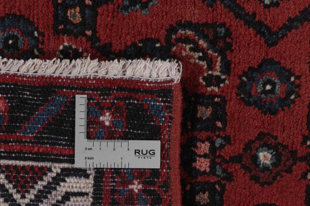 Handgeknoopt Hamadan-kleed uit het Midden-Oosten in donkerrode en zwarte tinten.