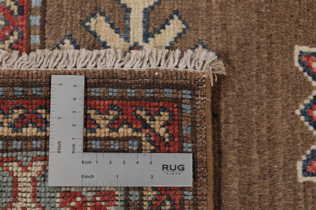 Ręcznie wiązany dywan Kazak z Afganistanu z brązowym tłem i geometrycznymi wzorami