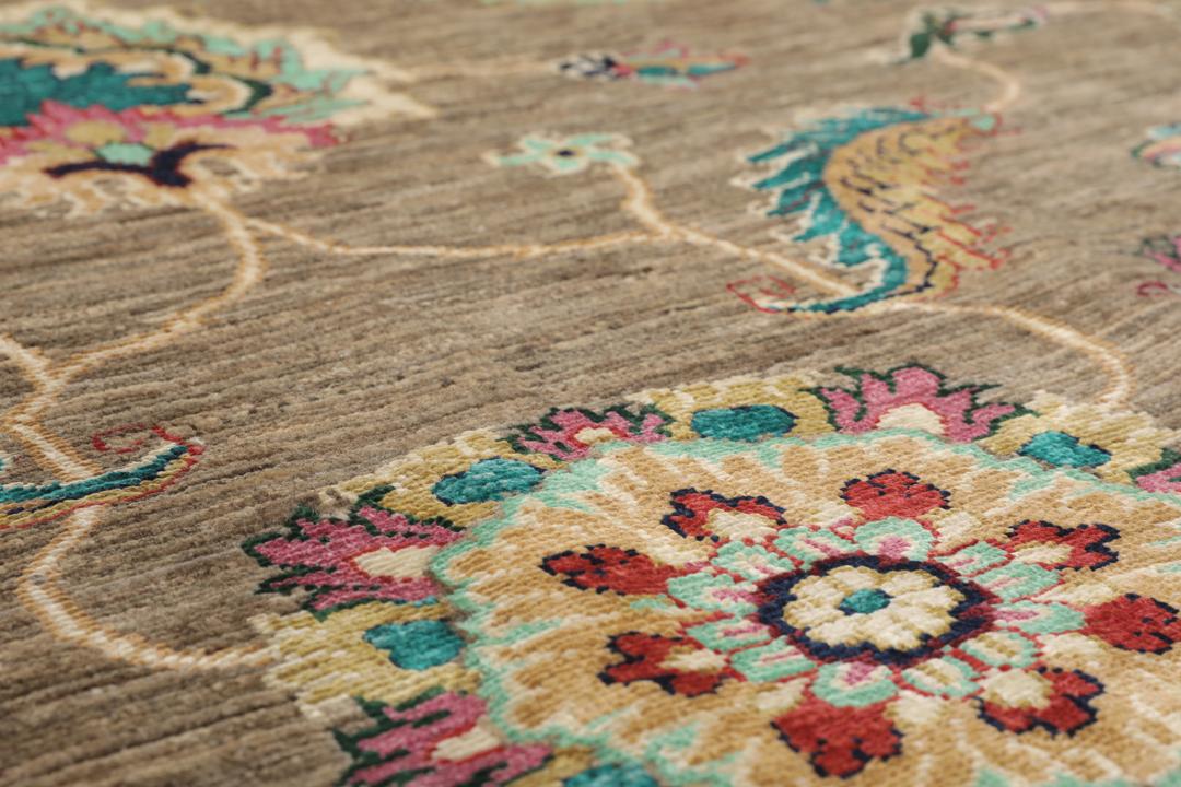 Håndknyttet Ziegler Ariana-tæppe fra Afghanistan med blomsterdesign på en beige bund.