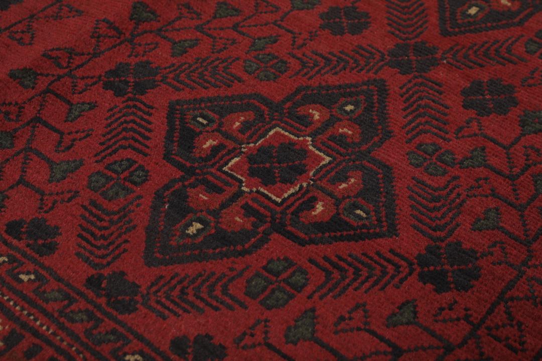 Tapis Afghan Khal Mohammadi noué à la main en rouge foncé et noir