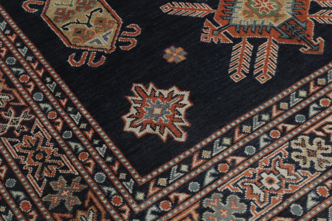 Handgeknoopt Afghaans Kazak-tapijt in donkerblauw met geometrische patronen