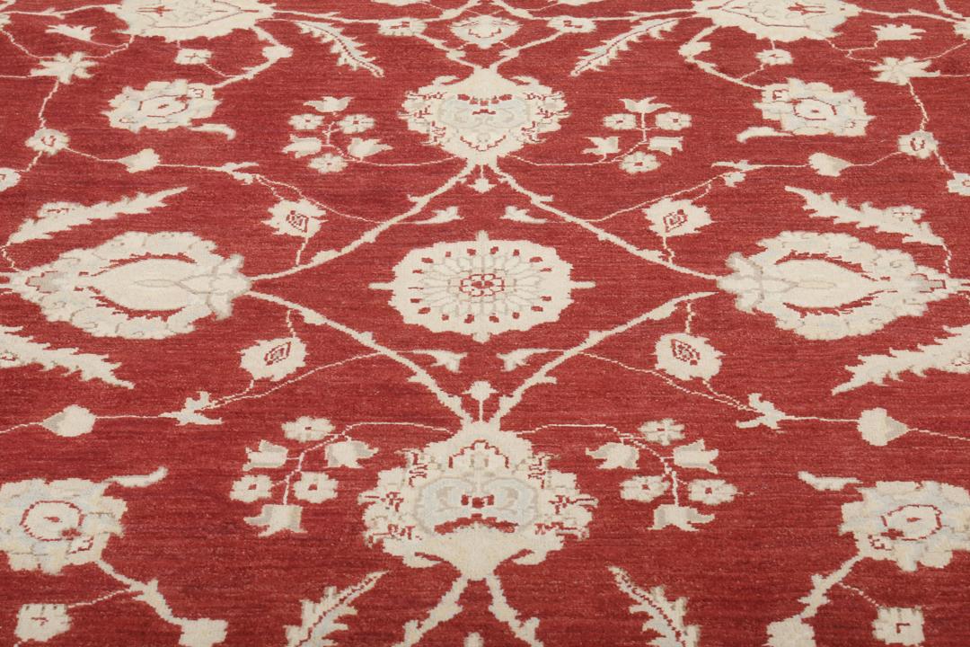 Covor afgan înnodat manual cu design floral roșu și margine crem