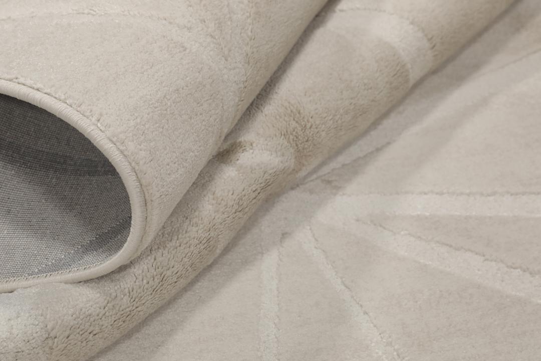 Modern geometric rug in beige tones