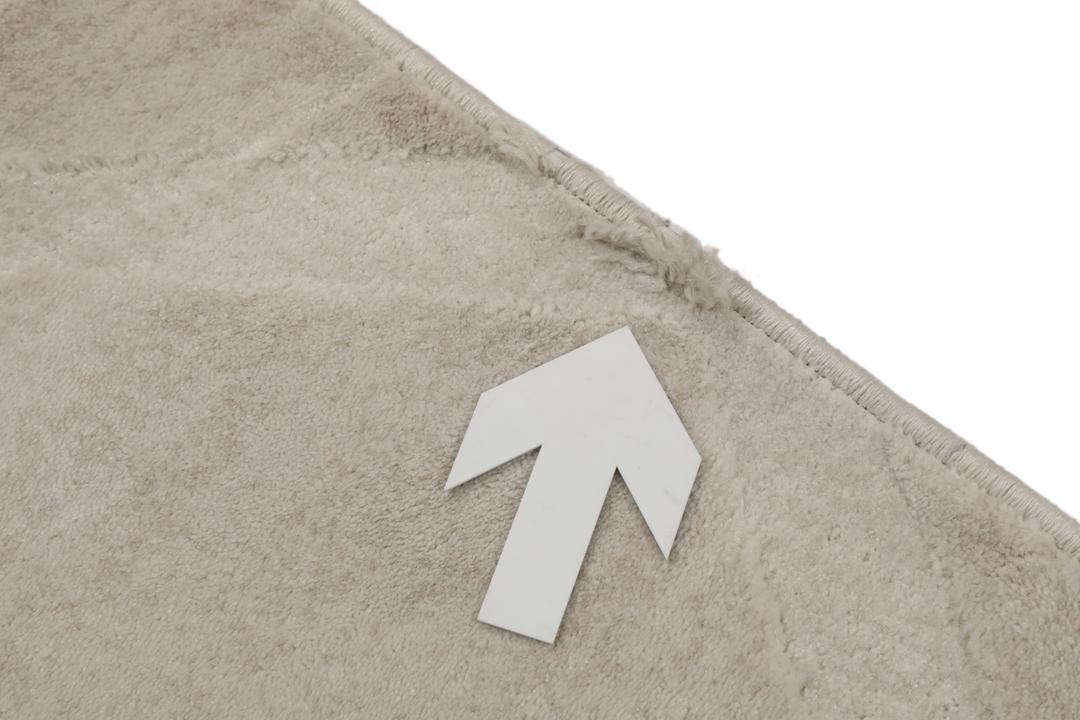 Modern geometric rug in beige tones
