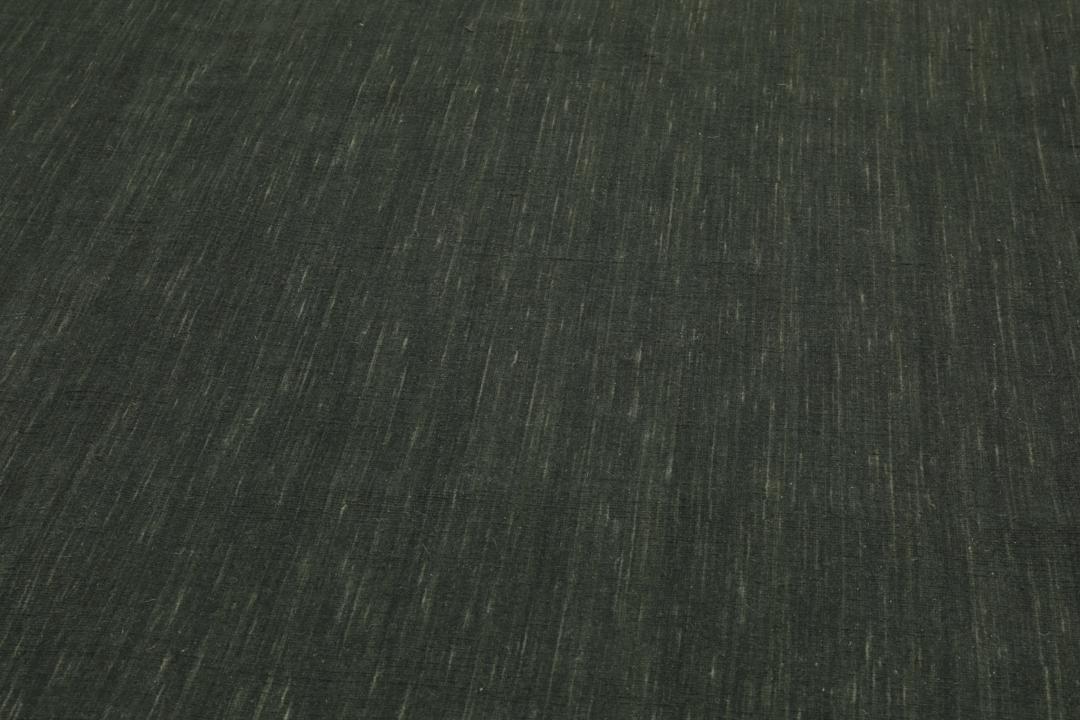 Rond, met de hand geweven kelim-kleed uit India in een diepe donkergroene kleur