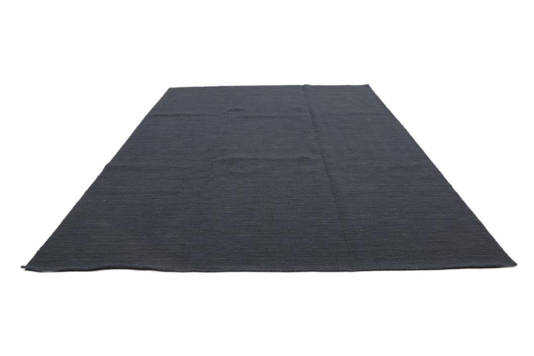 Handgeweven minimalistisch vloerkleed uit India in een donkerblauwe tint