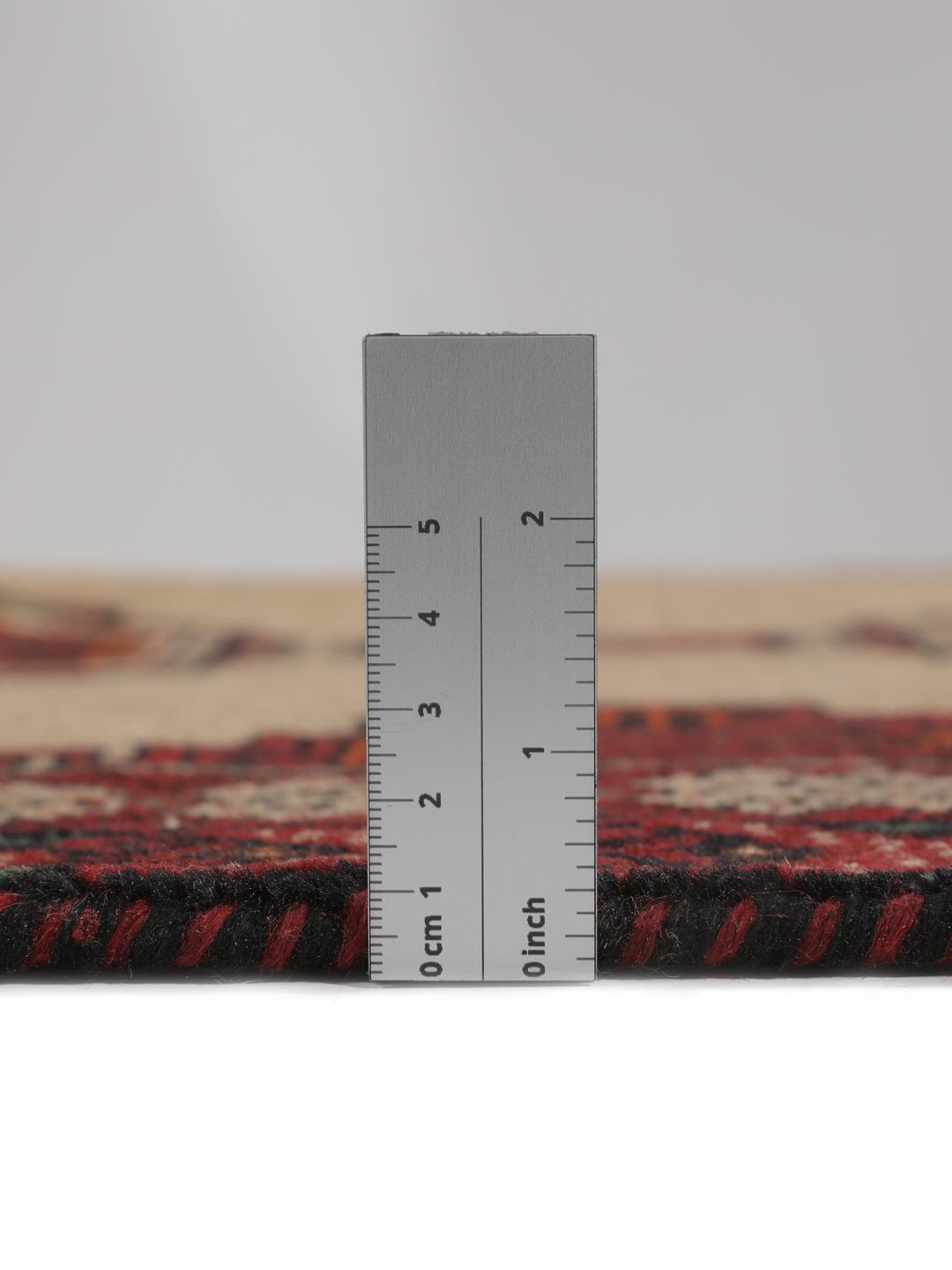 Håndknyttet Baluch-tæppe med røde og beige geometriske mønstre fra Mellemøsten