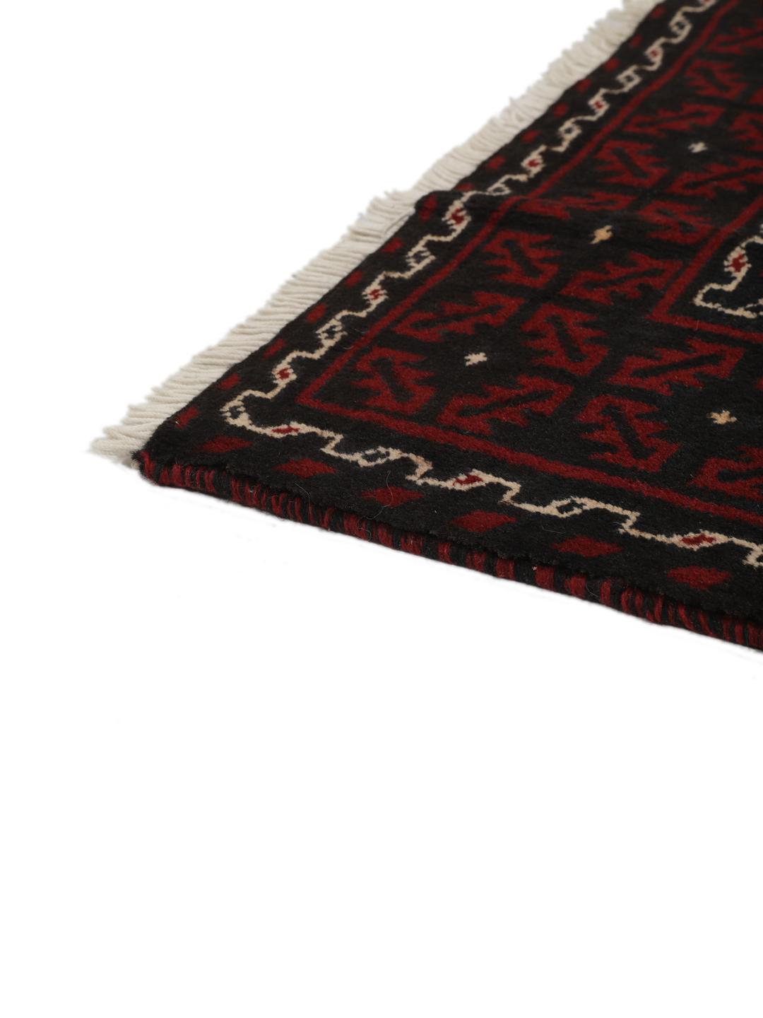 Handgeknoopt Beluch-tapijt met tribale geometrische motieven in donkerrood en beige