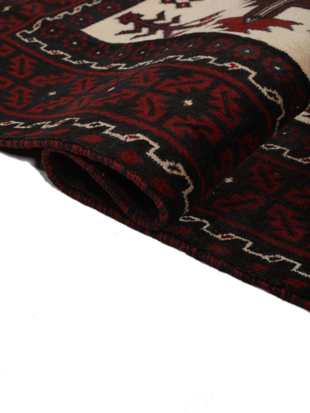 Handgeknoopt Beluch-tapijt met tribale geometrische motieven in donkerrood en beige
