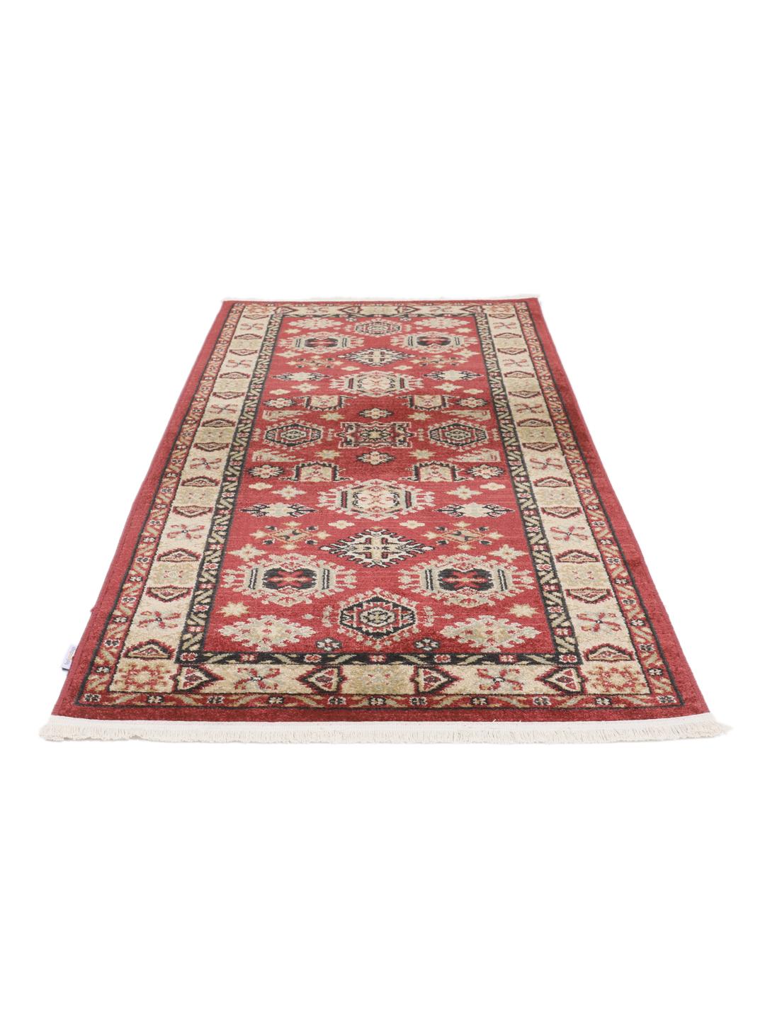 Tapis de couloir rouge avec des motifs traditionnels