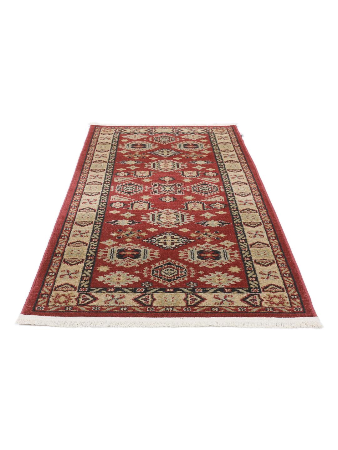 Tapis de couloir rouge avec des motifs traditionnels