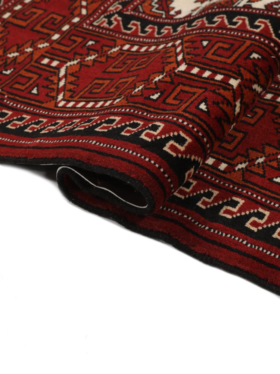 Handgeknoopt rood Turkaman-tapijt met traditionele geometrische motieven