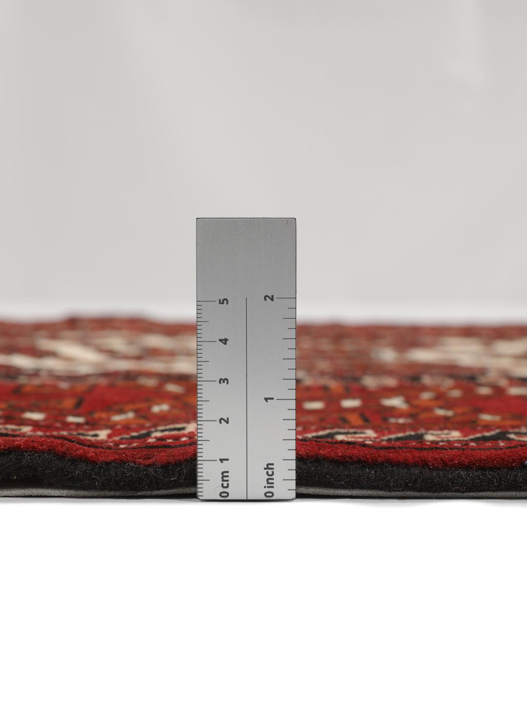 Handgeknoopt rood Turkaman-tapijt met traditionele geometrische motieven