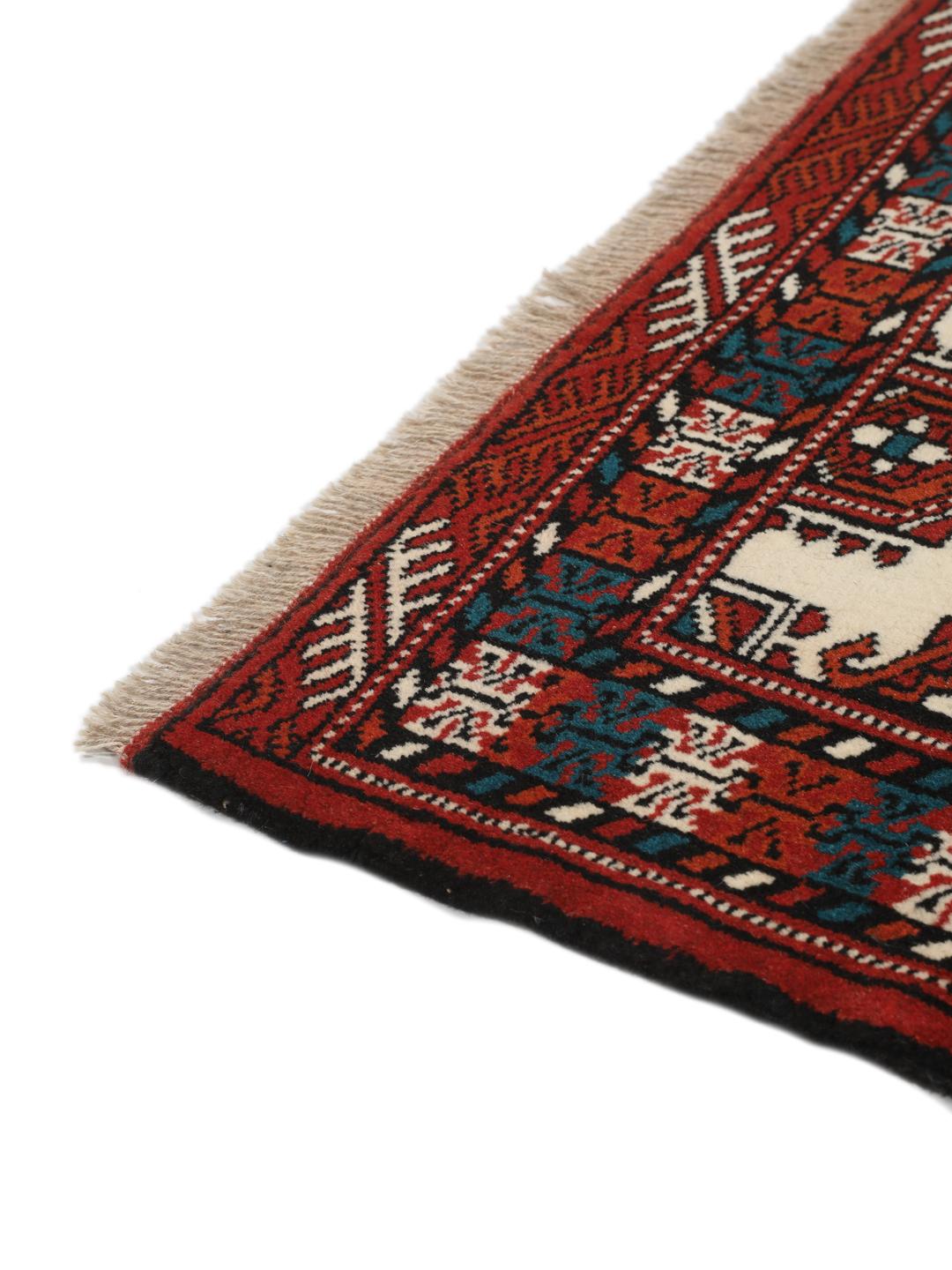 Håndlavet Turkaman-tæppe med geometriske motiver i rød og creme