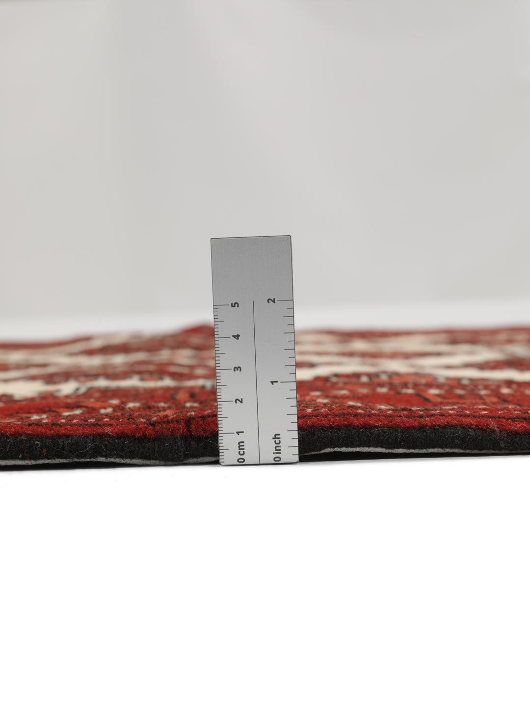 Handgeknoopt Turkaman-tapijt uit het Midden-Oosten in rood en crème