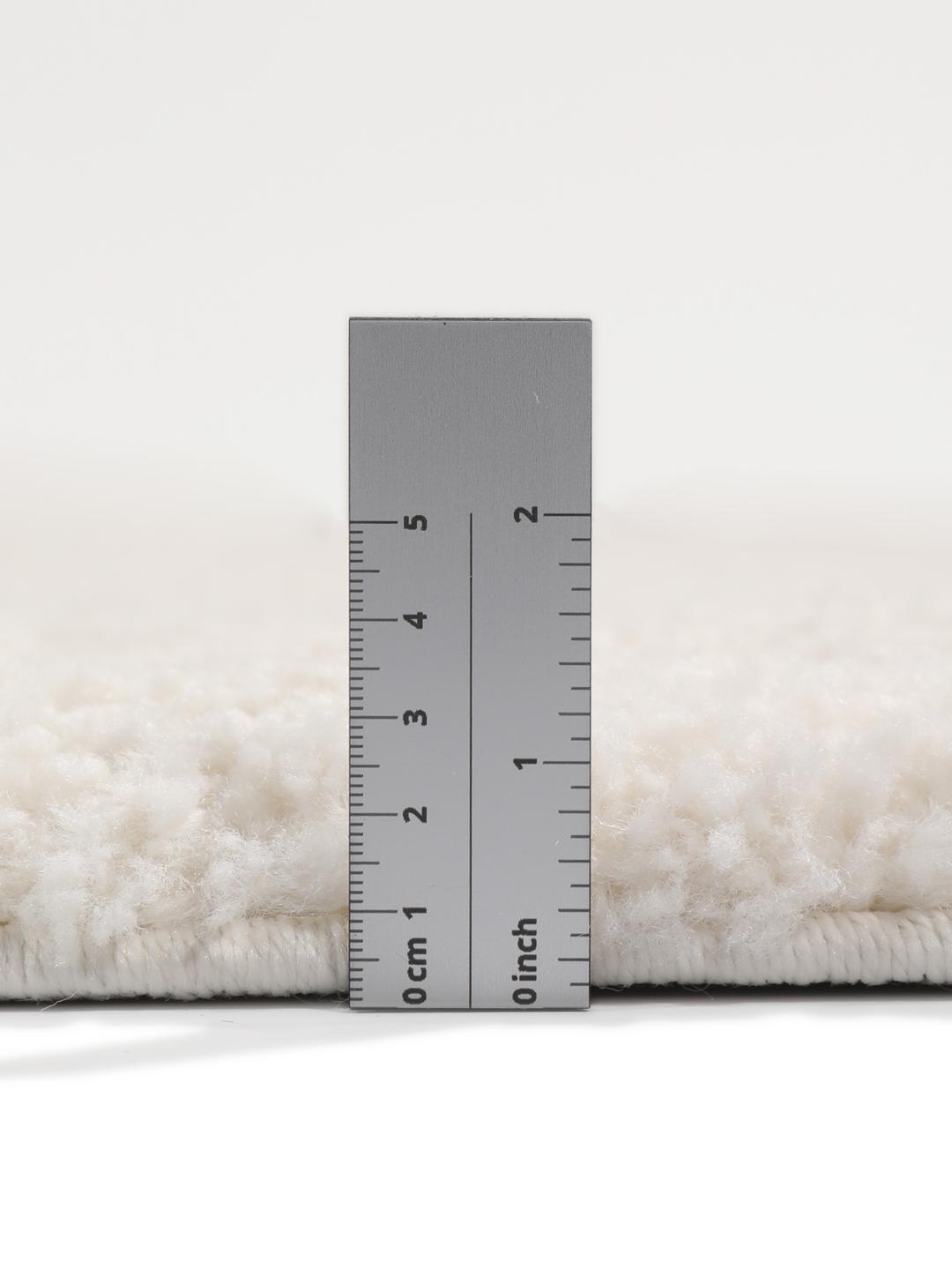 Tapis rond de couleur blanc cassé