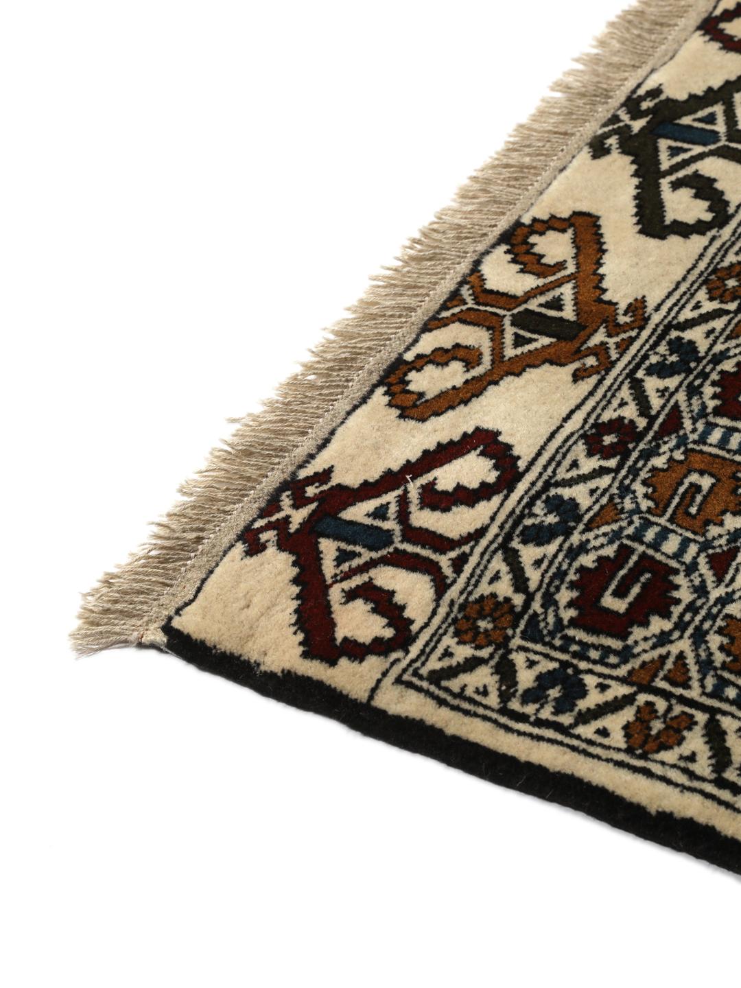Handgeknoopt Turkaman-tapijt uit het Midden-Oosten in beige met herhalende motieven