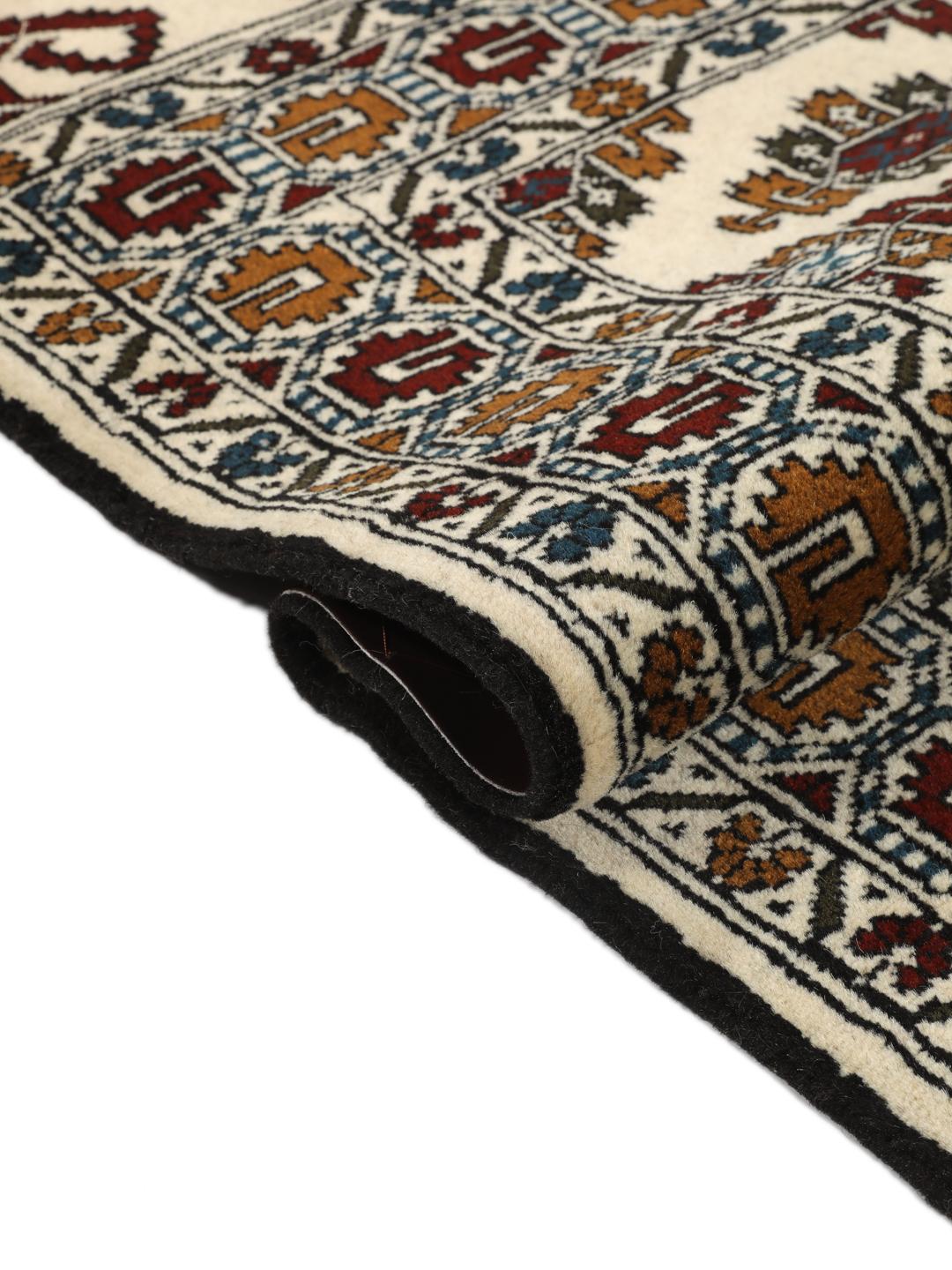 Handgeknoopt Turkaman-tapijt uit het Midden-Oosten in beige met herhalende motieven