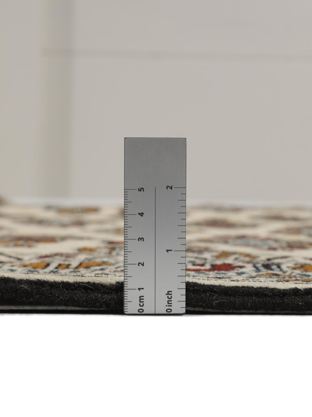 Handgeknoopt Turkaman-tapijt uit het Midden-Oosten in beige met herhalende motieven