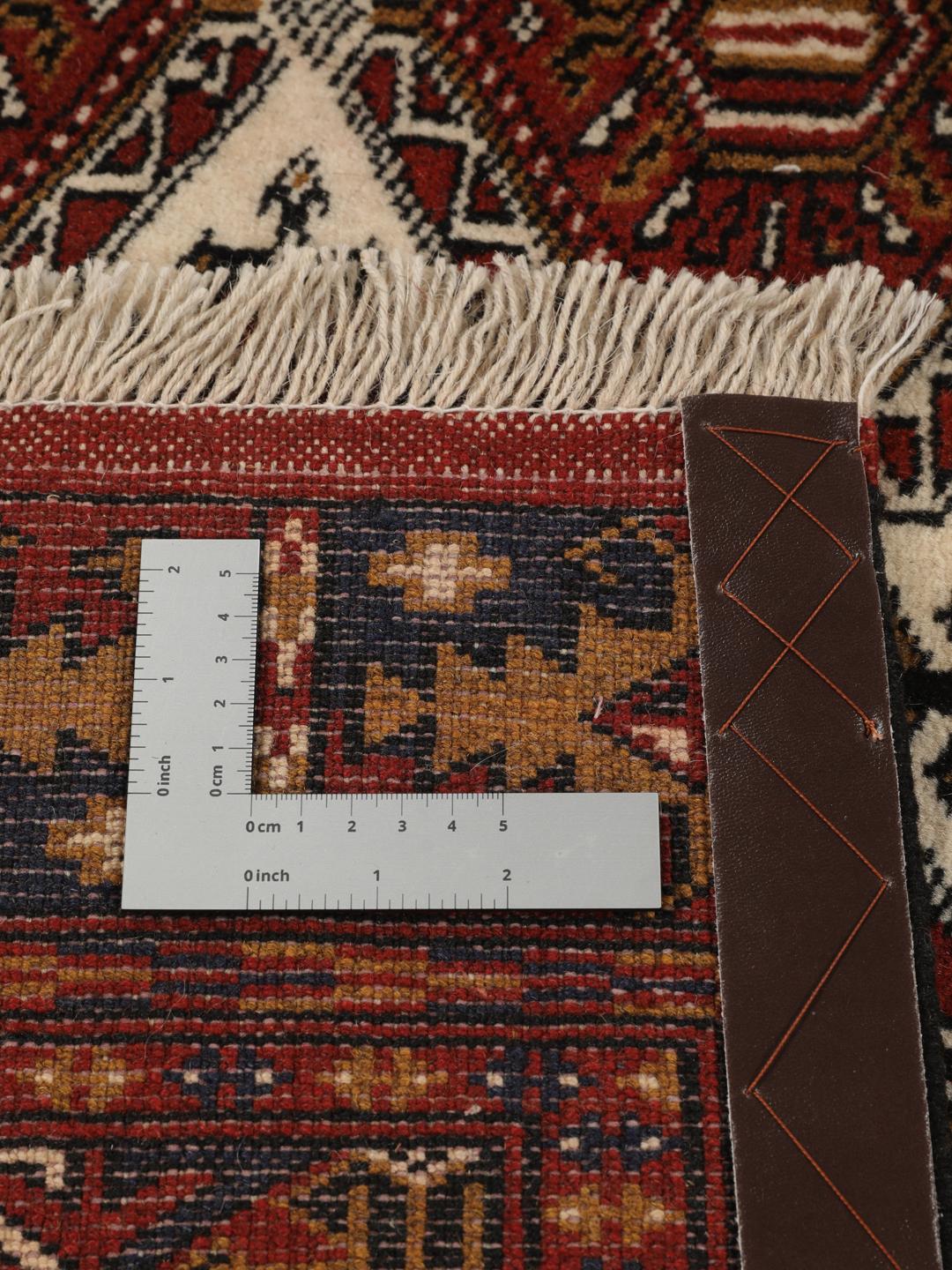 Handgeknoopt Turkaman-tapijt uit het Midden-Oosten in dieprode en beige tinten