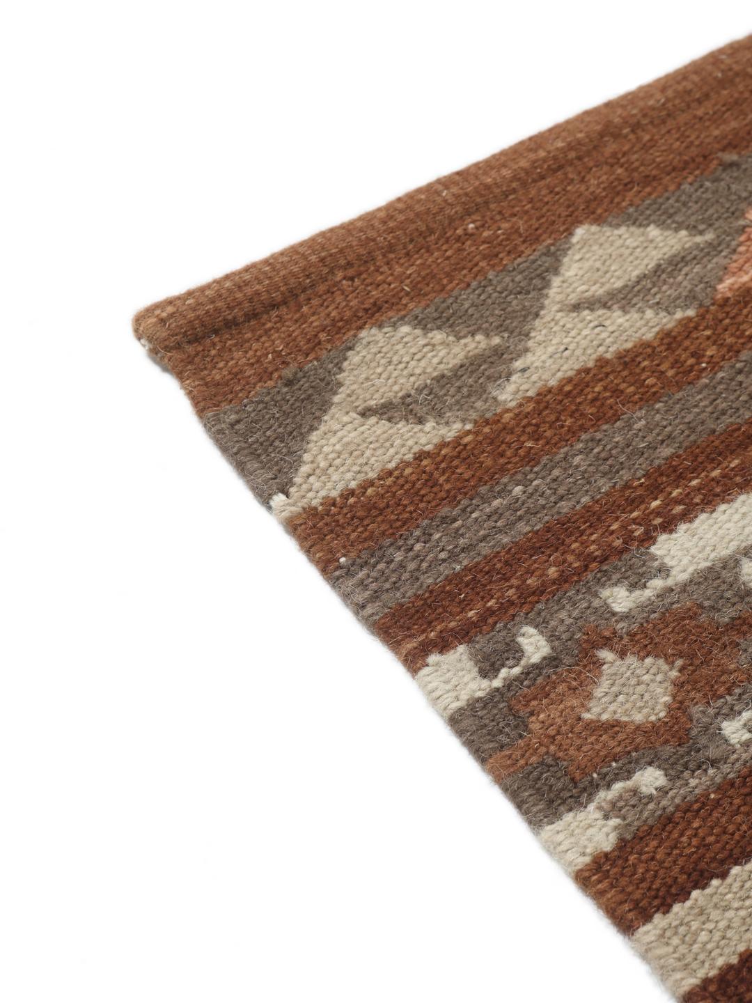 Moynali kiyimlardan ayollar porno