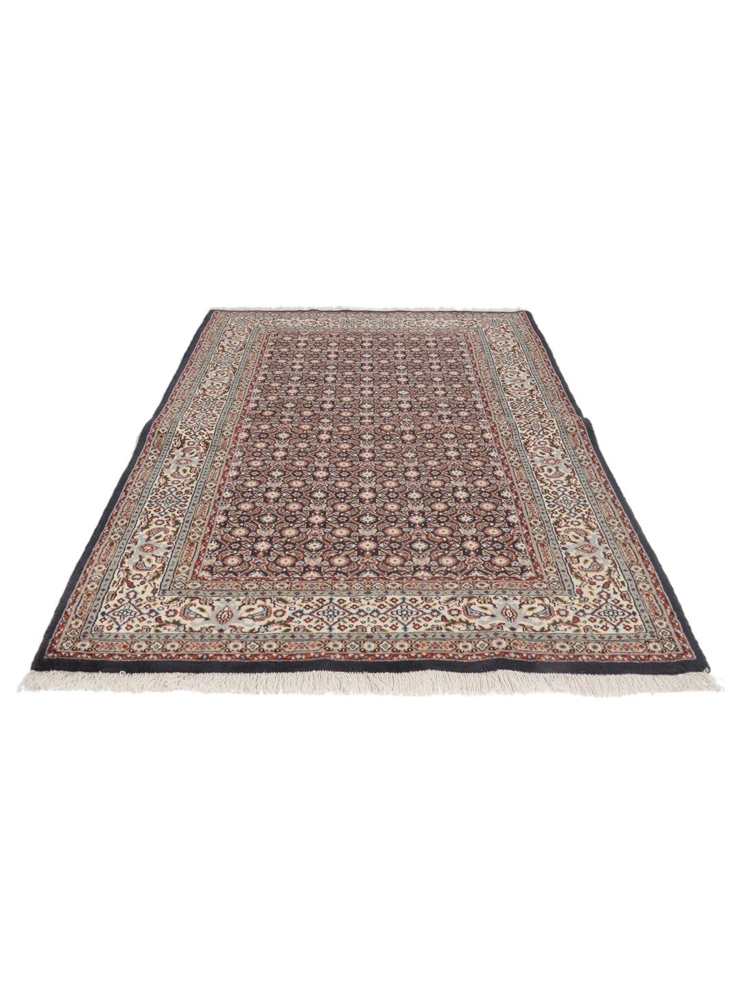 Handgeknoopt Moud-tapijt met traditionele motieven uit het Midden-Oosten in donkerrood en beige