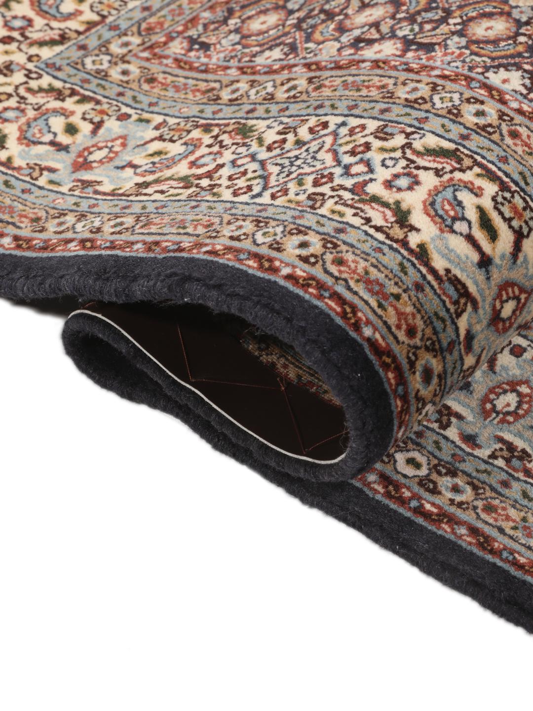 Handgeknoopt Moud-tapijt met traditionele motieven uit het Midden-Oosten in donkerrood en beige