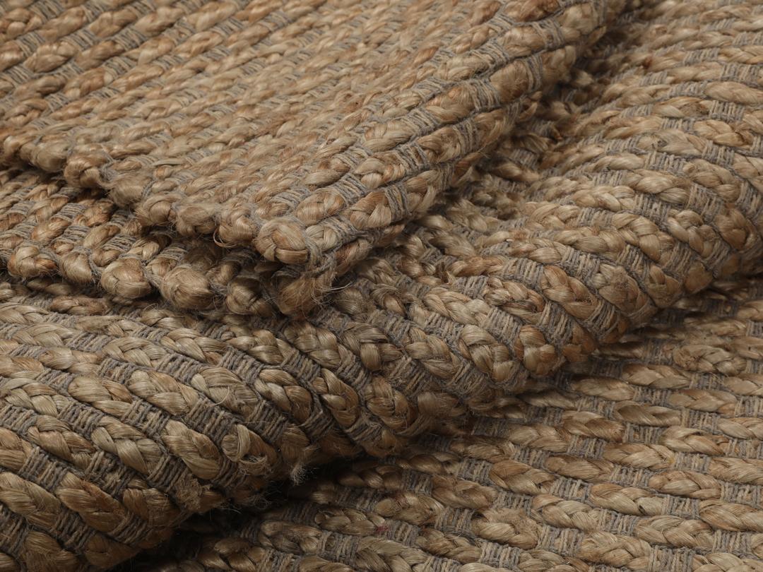 Håndvevd juteteppe fra India i en naturlig brun tone