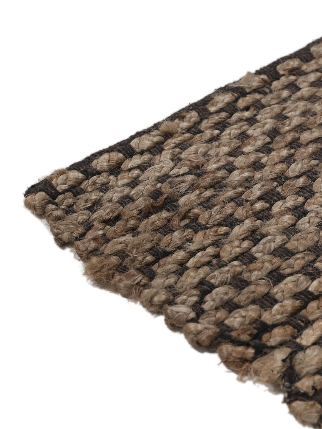 Håndvevd indisk teppe i brune naturlige fibre