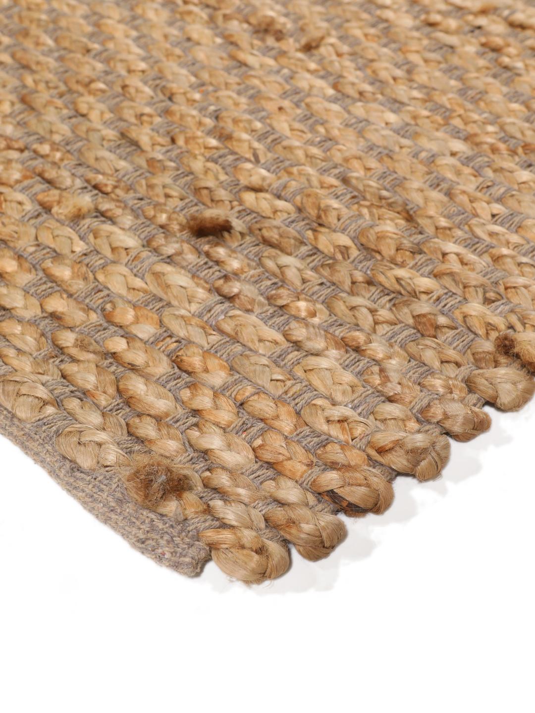 Handgeweven jute vloerkleed uit India in een natuurlijke beige kleur