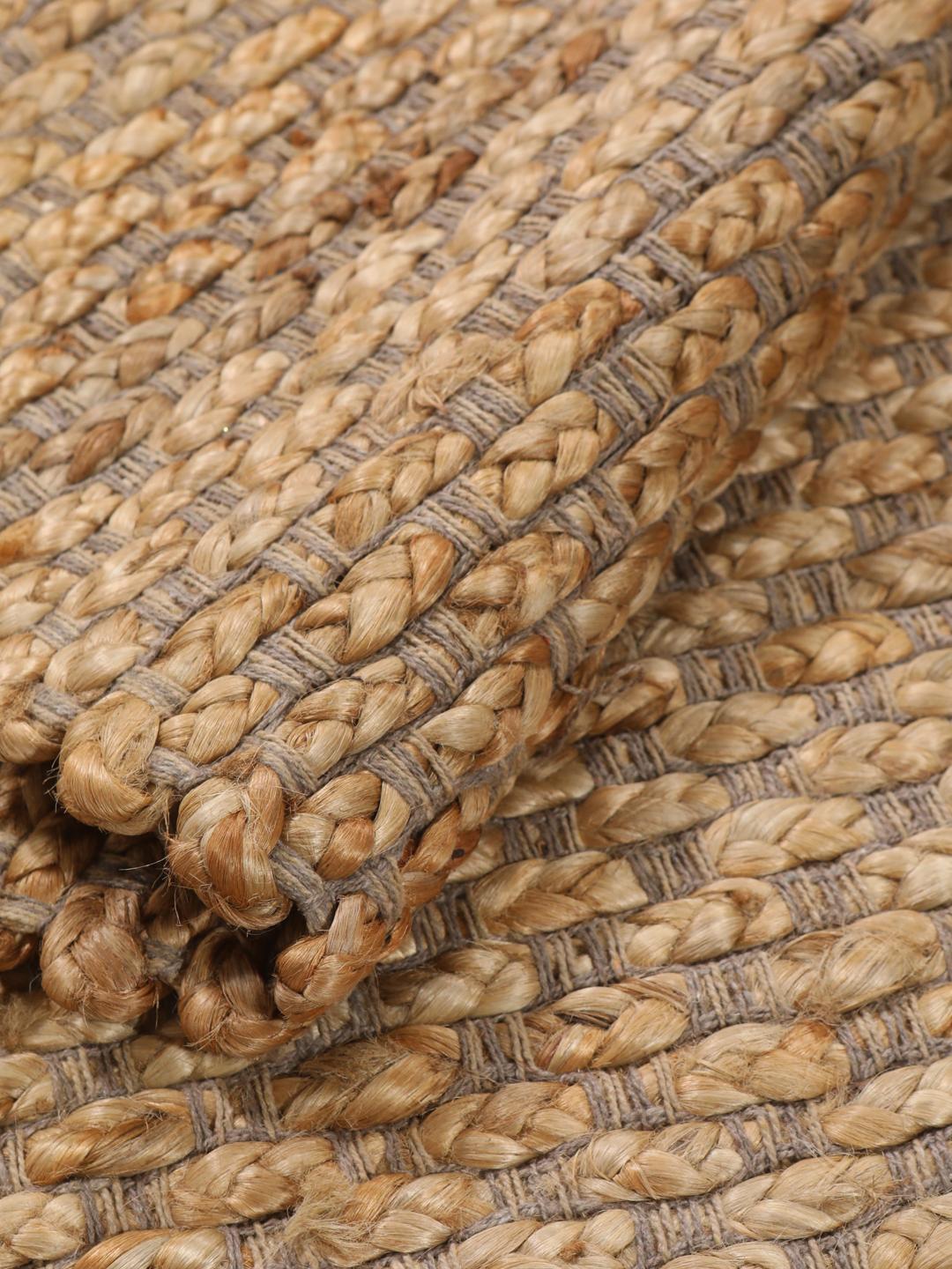 Handgeweven jute vloerkleed uit India in een natuurlijke beige kleur
