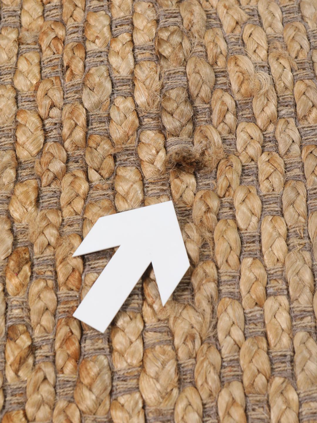 Handgeweven jute vloerkleed uit India in een natuurlijke beige kleur