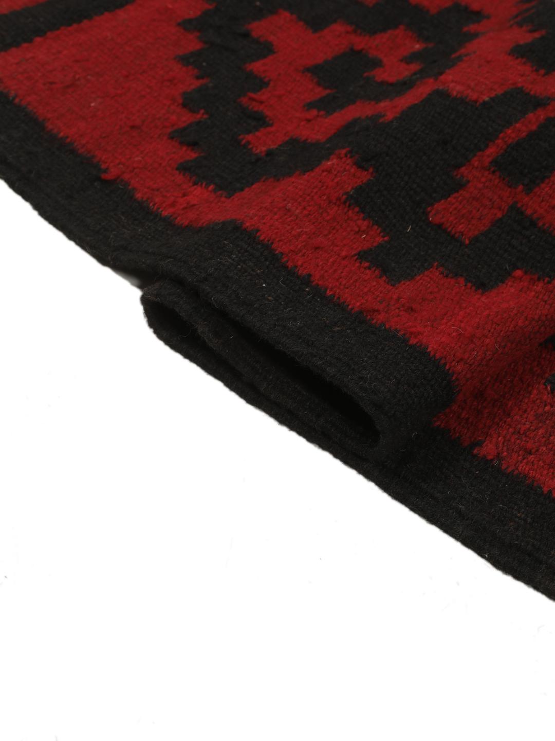 Chemin de table afghan tissé à la main avec des motifs géométriques rouges et noirs