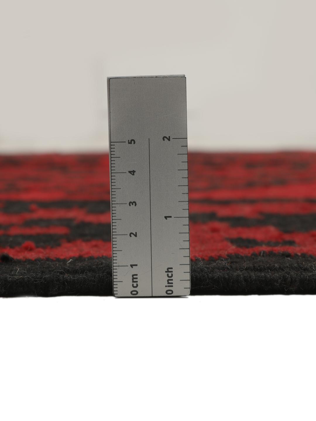 Chemin de table afghan tissé à la main avec des motifs géométriques rouges et noirs