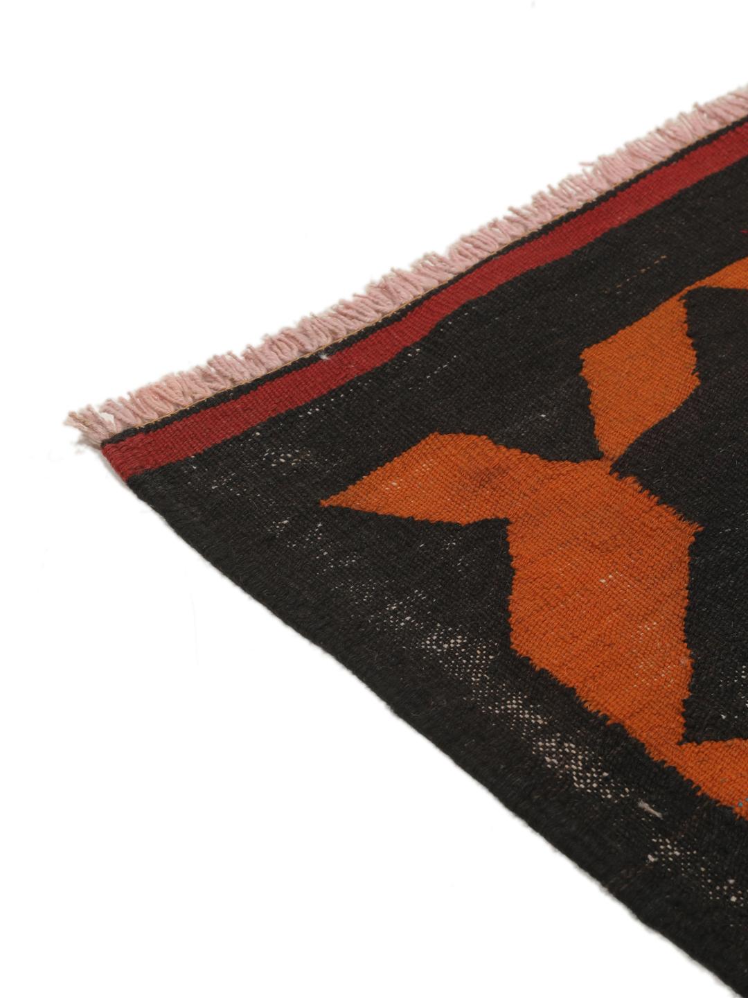 Chemin de table Kelim vintage afghan tissé à la main en rouge et noir avec des motifs géométriques