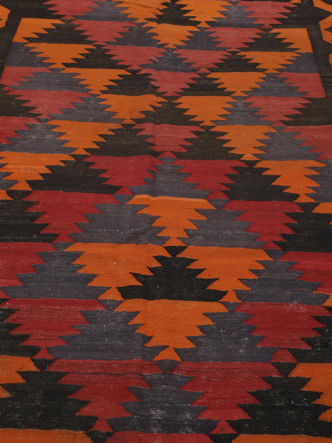 Chemin de table Kelim vintage afghan tissé à la main en rouge et noir avec des motifs géométriques
