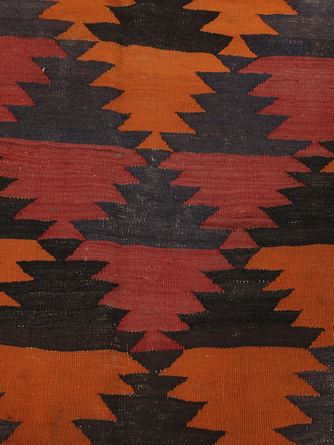 Chemin de table Kelim vintage afghan tissé à la main en rouge et noir avec des motifs géométriques