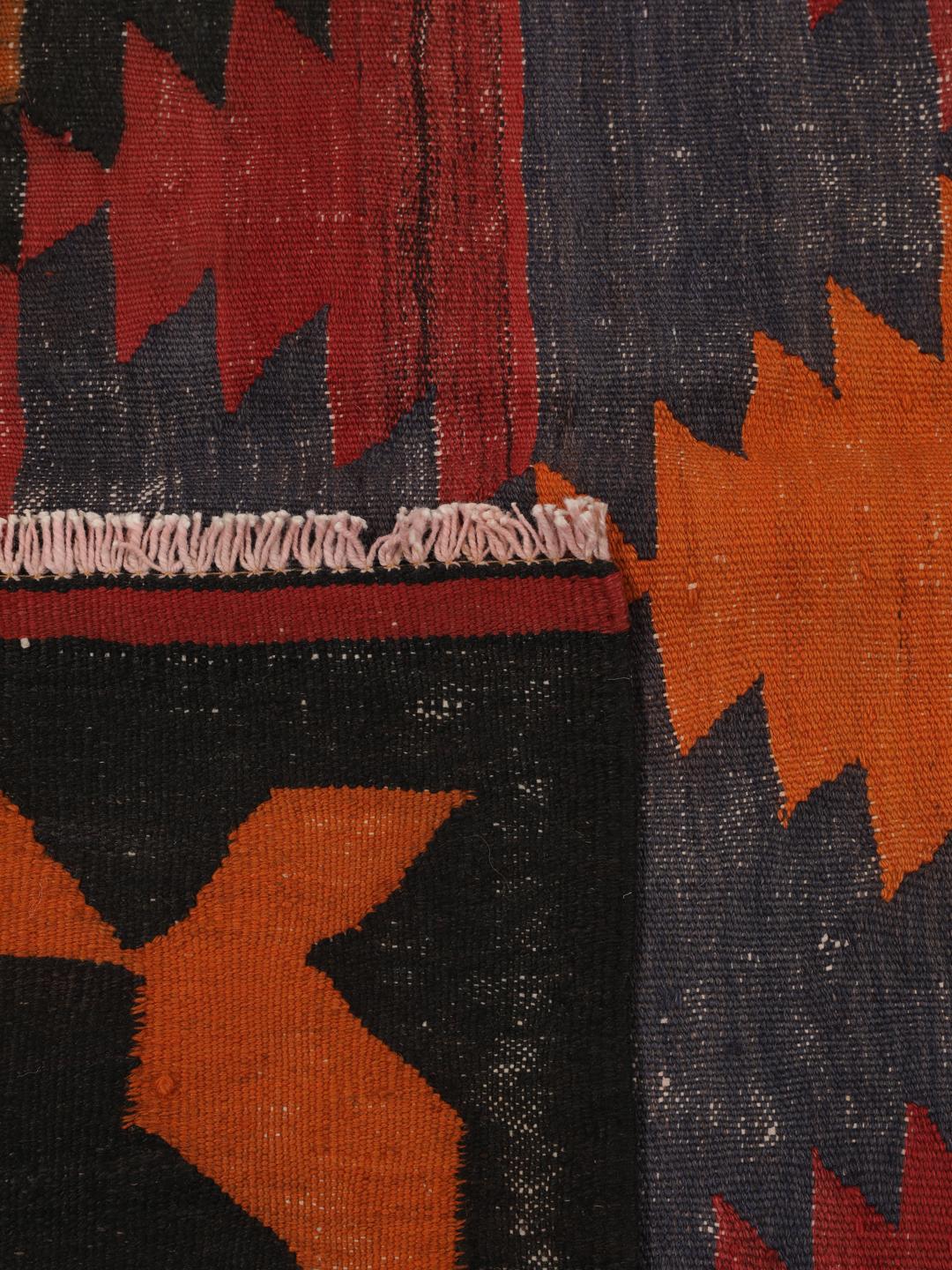 Chemin de table Kelim vintage afghan tissé à la main en rouge et noir avec des motifs géométriques