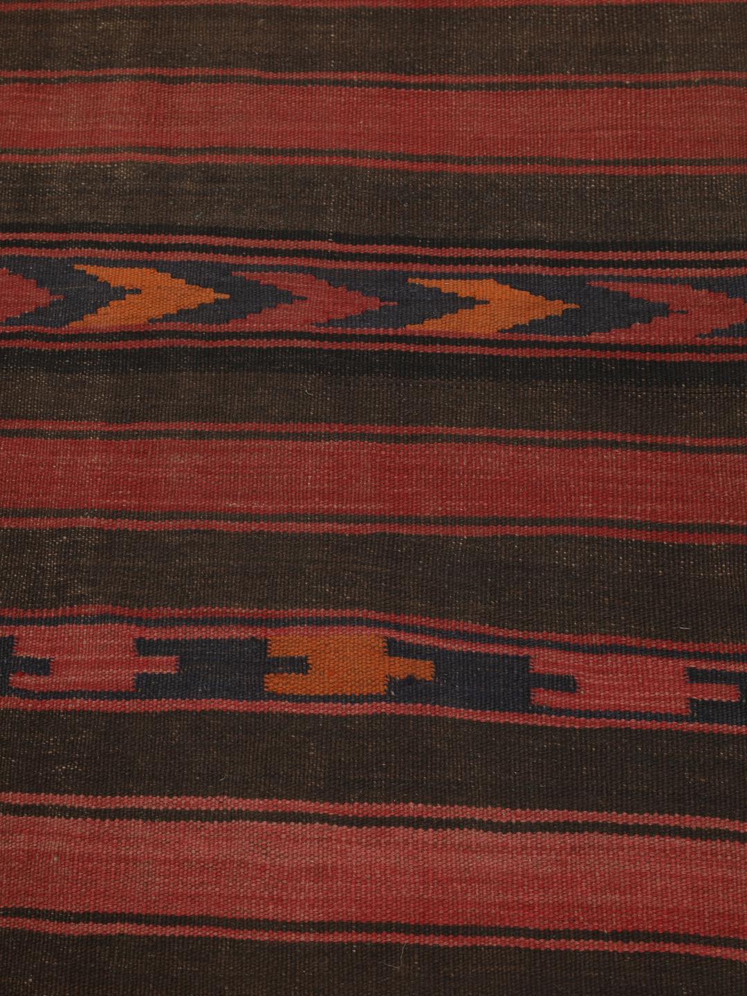 Tapis de couloir afghan vintage tissé à la main dans des tons rouge foncé et marron