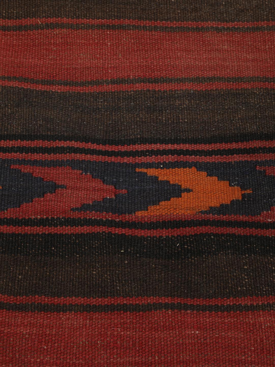Tapis de couloir afghan vintage tissé à la main dans des tons rouge foncé et marron