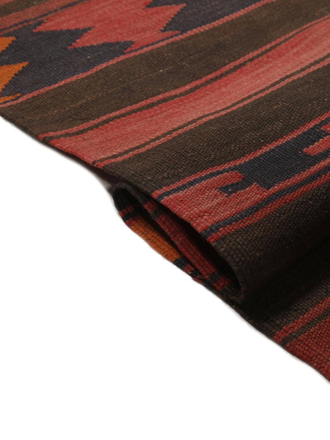 Tapis de couloir afghan vintage tissé à la main dans des tons rouge foncé et marron