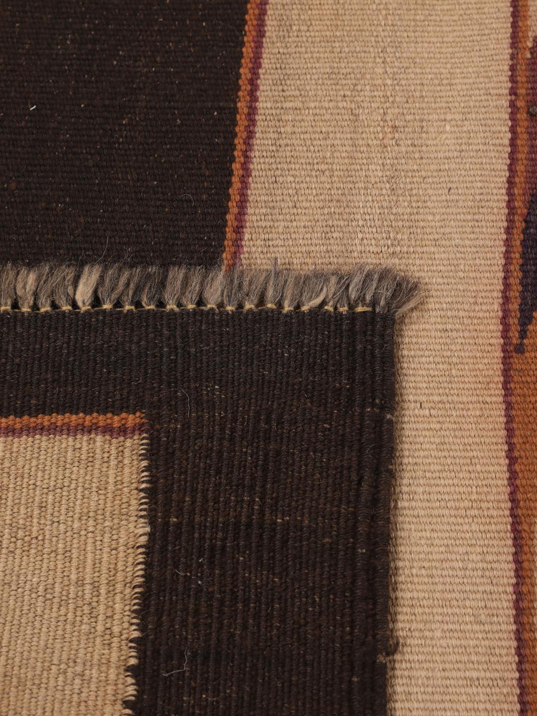 Tapis kelim vintage afghan tissé à la main avec des rayures noires et beiges