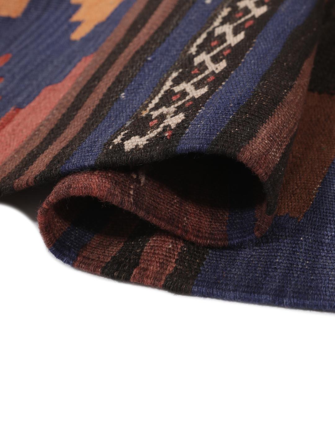 Tapis kelim vintage d'Afghanistan avec des motifs géométriques tribaux dans des tons marron et rouge