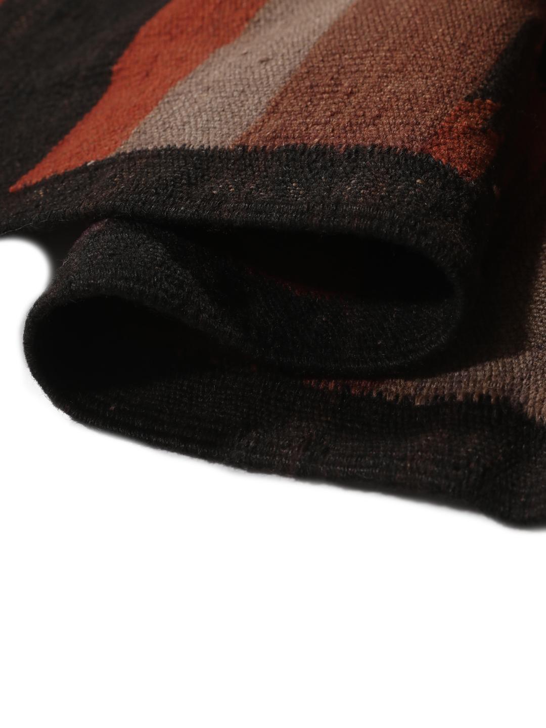 Chemin de table Kelim afghan tissé à la main avec des motifs géométriques en losanges rouges, bruns et noirs