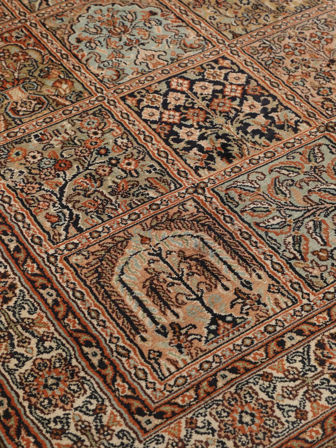 Hand-knotted Kashmir silk runner from India in beige and multicolor