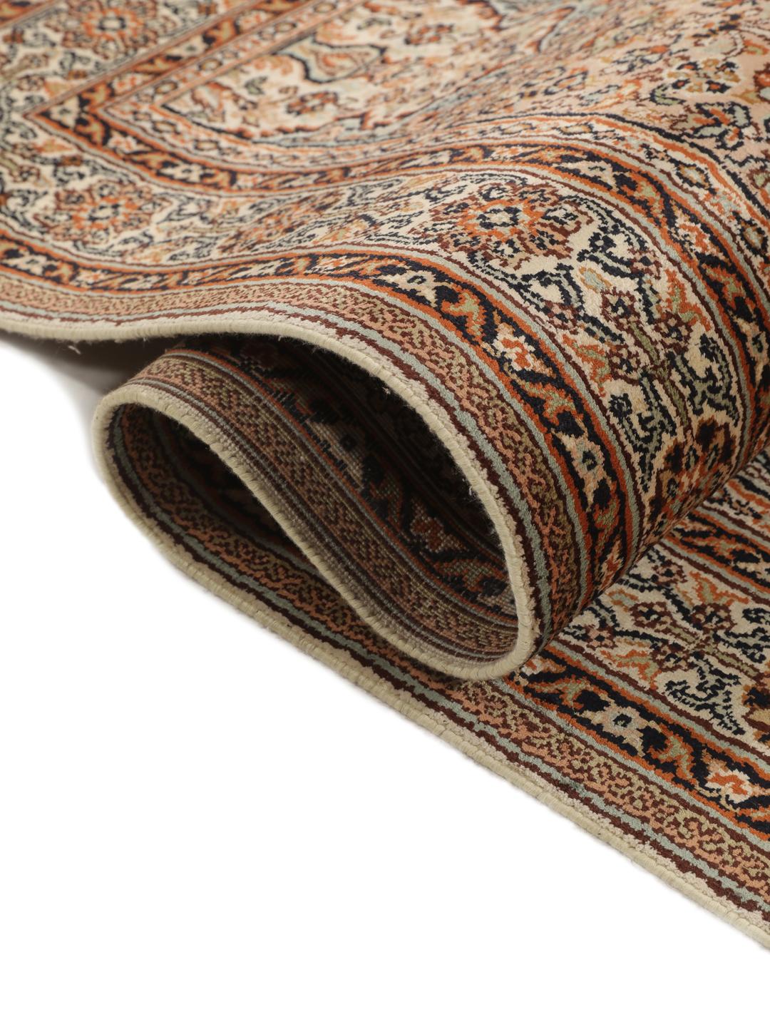 Hand-knotted Kashmir silk runner from India in beige and multicolor